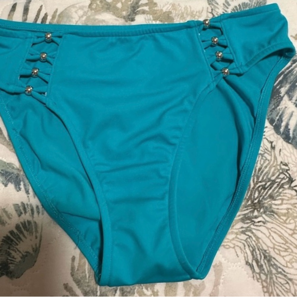 VENUS Aqua Reef Cutout Bikini Bottom With Silver Beads
Size 6